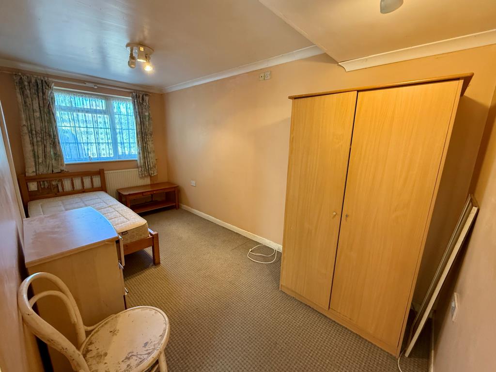 Lot: 21 - DETACHED BUNGALOW FOR REFURBISHMENT - Bedroom two